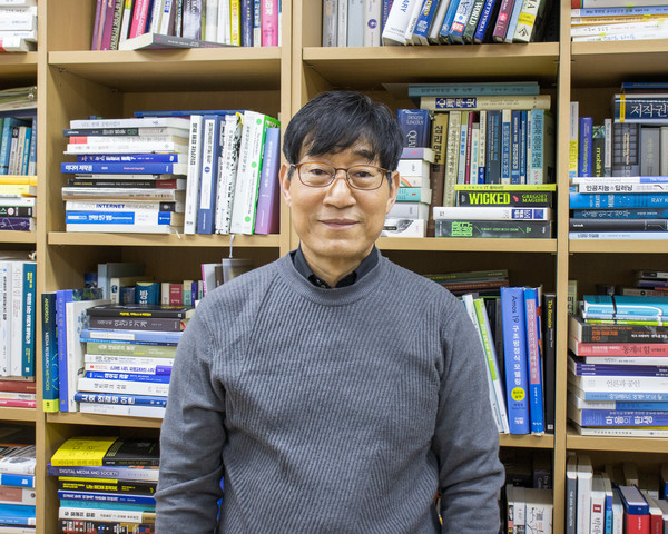 DCRC 센터장 황용석 교수/사진·김창우 기자