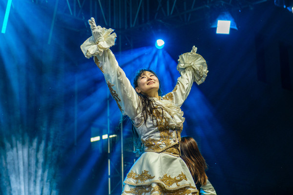 당신을 응원합니다 OX-K 응원단이 노천극장에서 응원 노래에 맞춰 춤추고 있다./사진·이혜주 기자